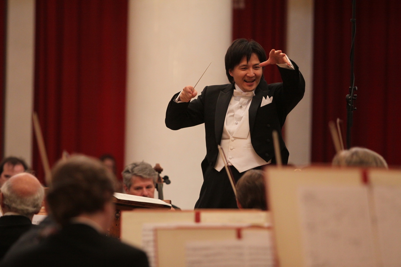 Yuki Kakiuchi (conductor, Japan) filled musicians by positive energy